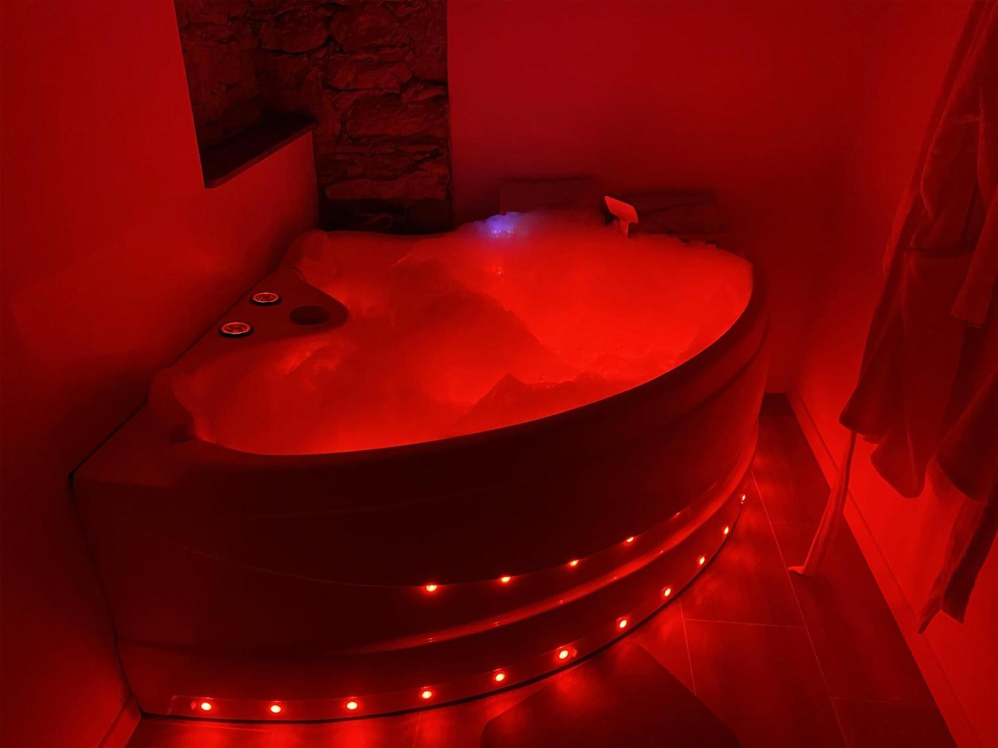 Love Room- Spa- Escale Amoureuse Puygaillard-de-Quercy Exterior foto